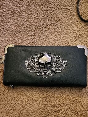 Edgy Black Zip Wallet with Silver Skull Accent